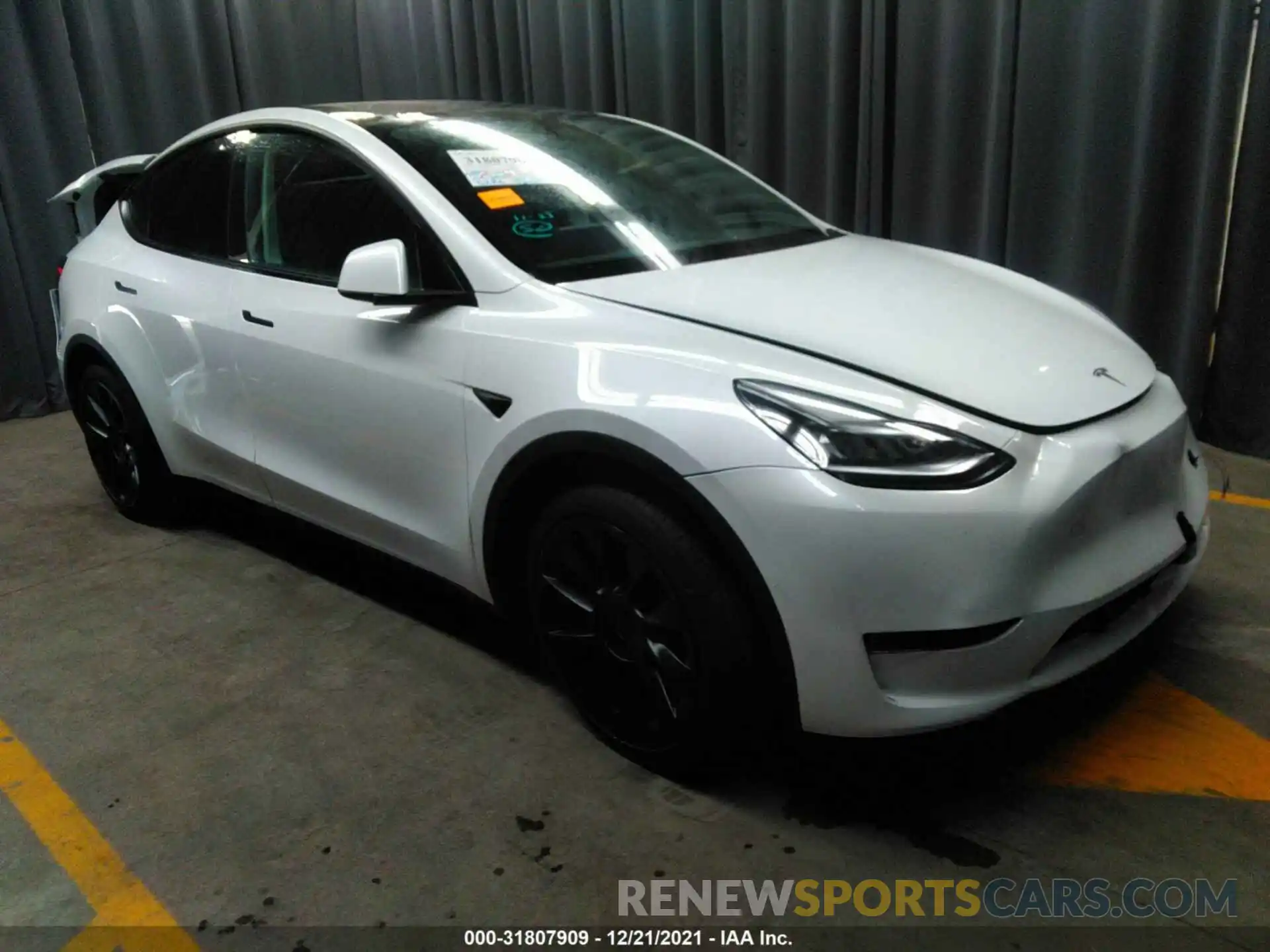 1 Photograph of a damaged car 5YJYGAEE3MF214724 TESLA MODEL Y 2021