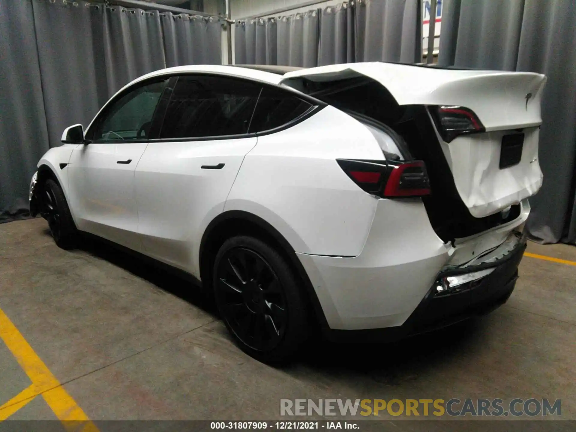 3 Photograph of a damaged car 5YJYGAEE3MF214724 TESLA MODEL Y 2021