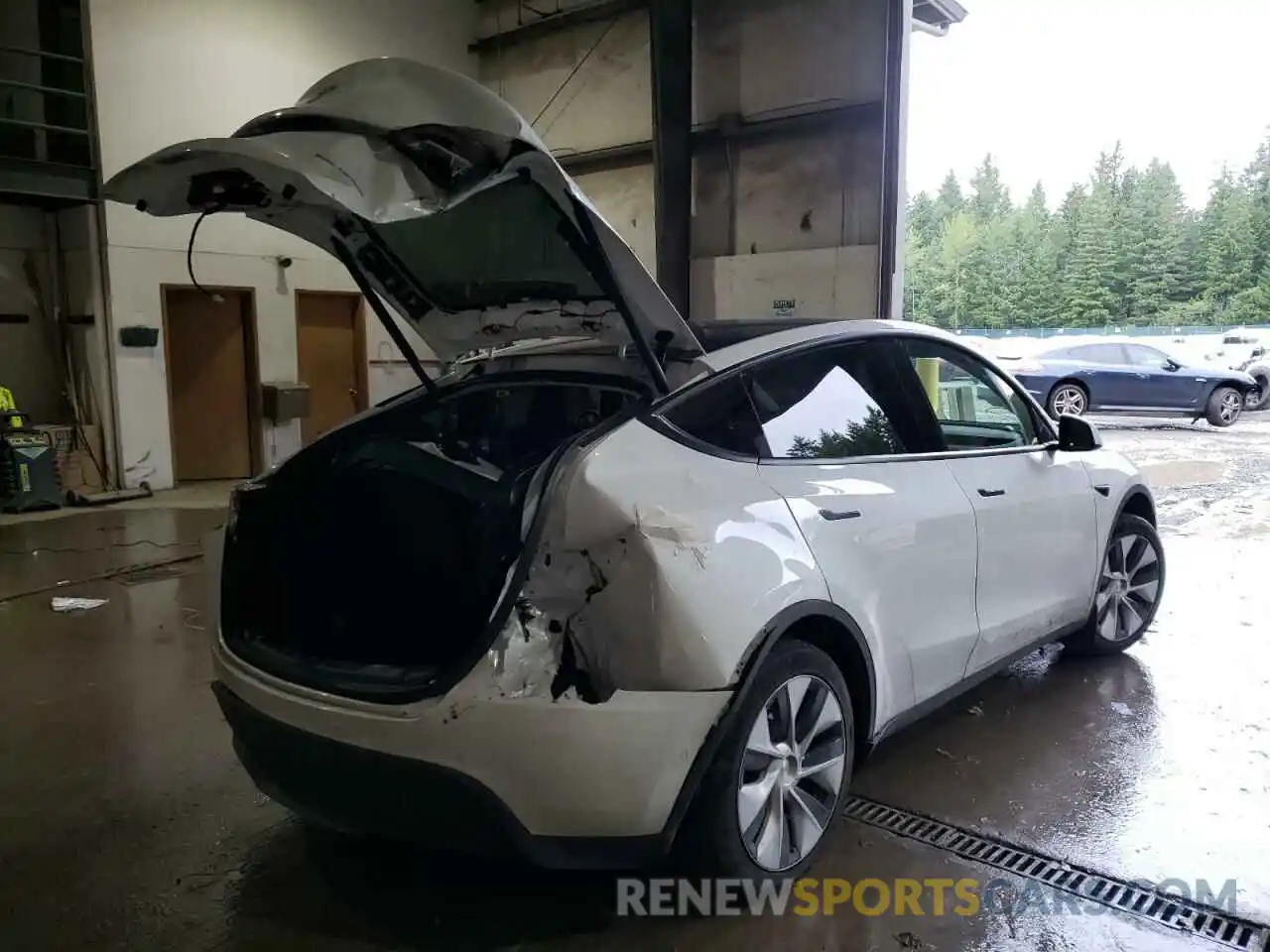 4 Photograph of a damaged car 5YJYGAEE3MF244273 TESLA MODEL Y 2021