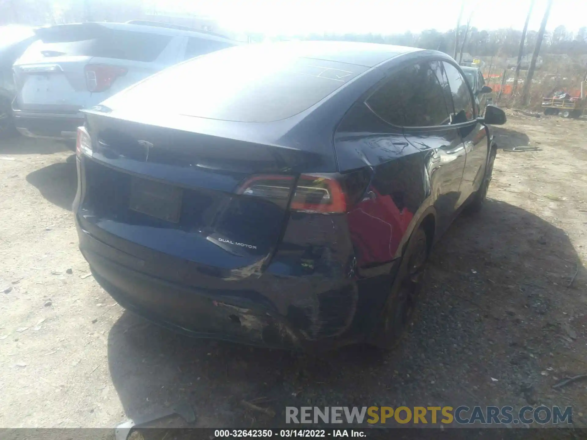 4 Photograph of a damaged car 5YJYGAEE4MF115782 TESLA MODEL Y 2021