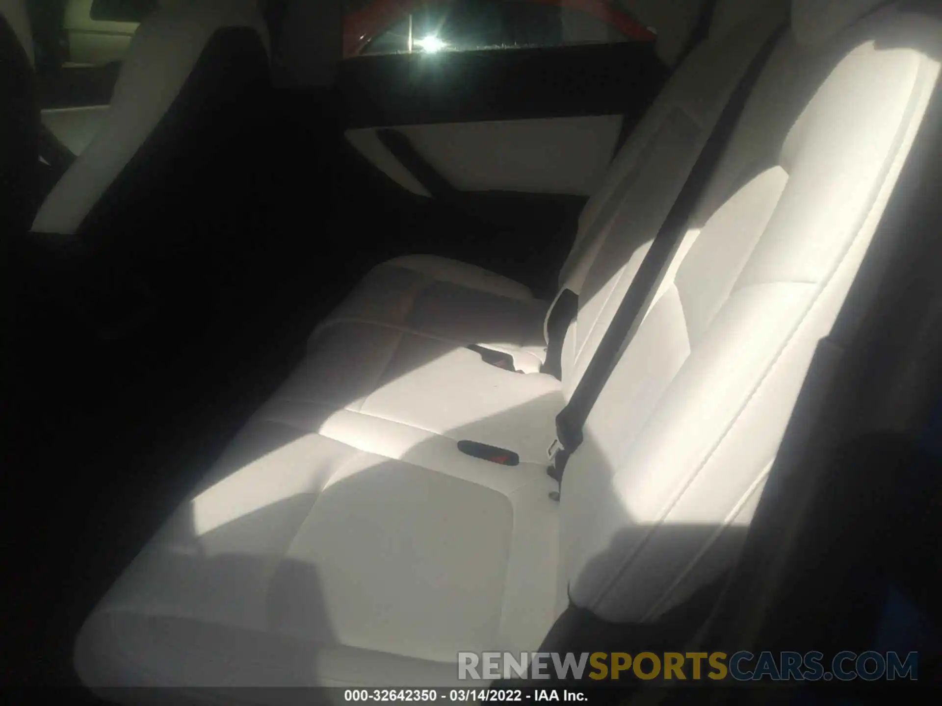 8 Photograph of a damaged car 5YJYGAEE4MF115782 TESLA MODEL Y 2021