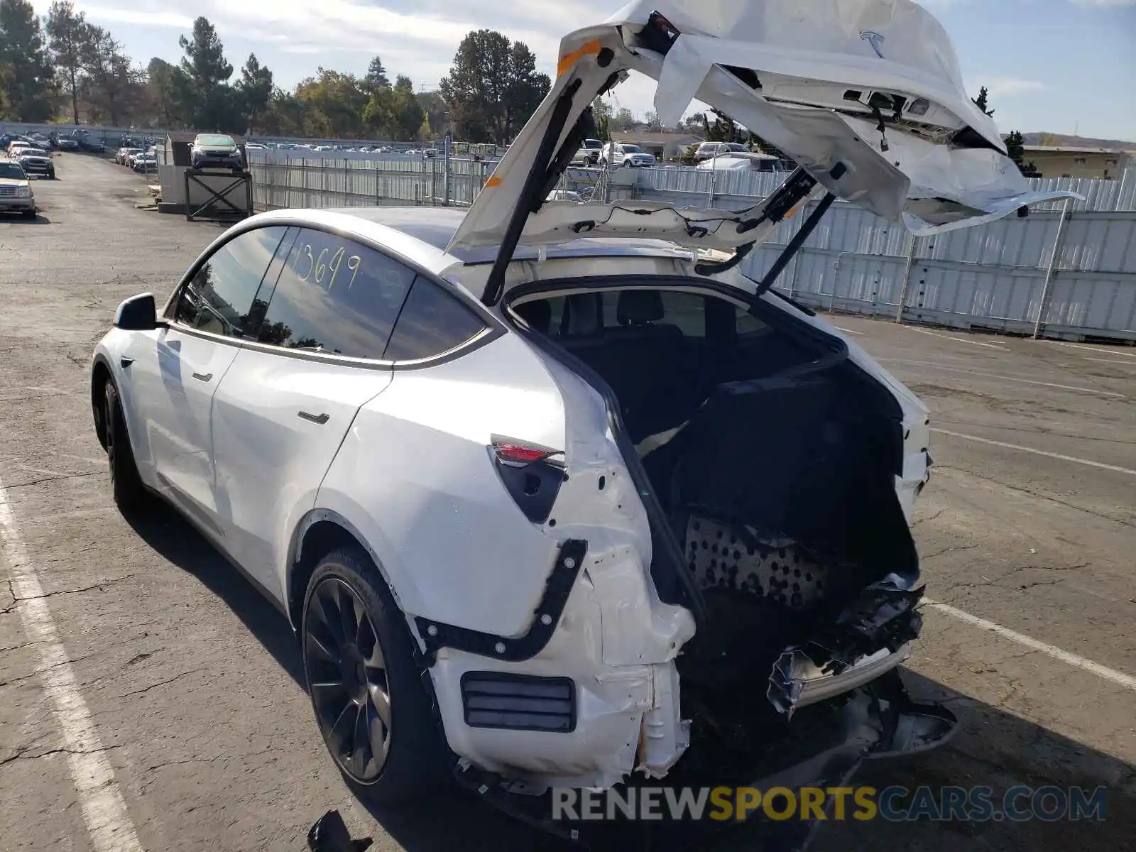 3 Photograph of a damaged car 5YJYGAEE4MF136549 TESLA MODEL Y 2021