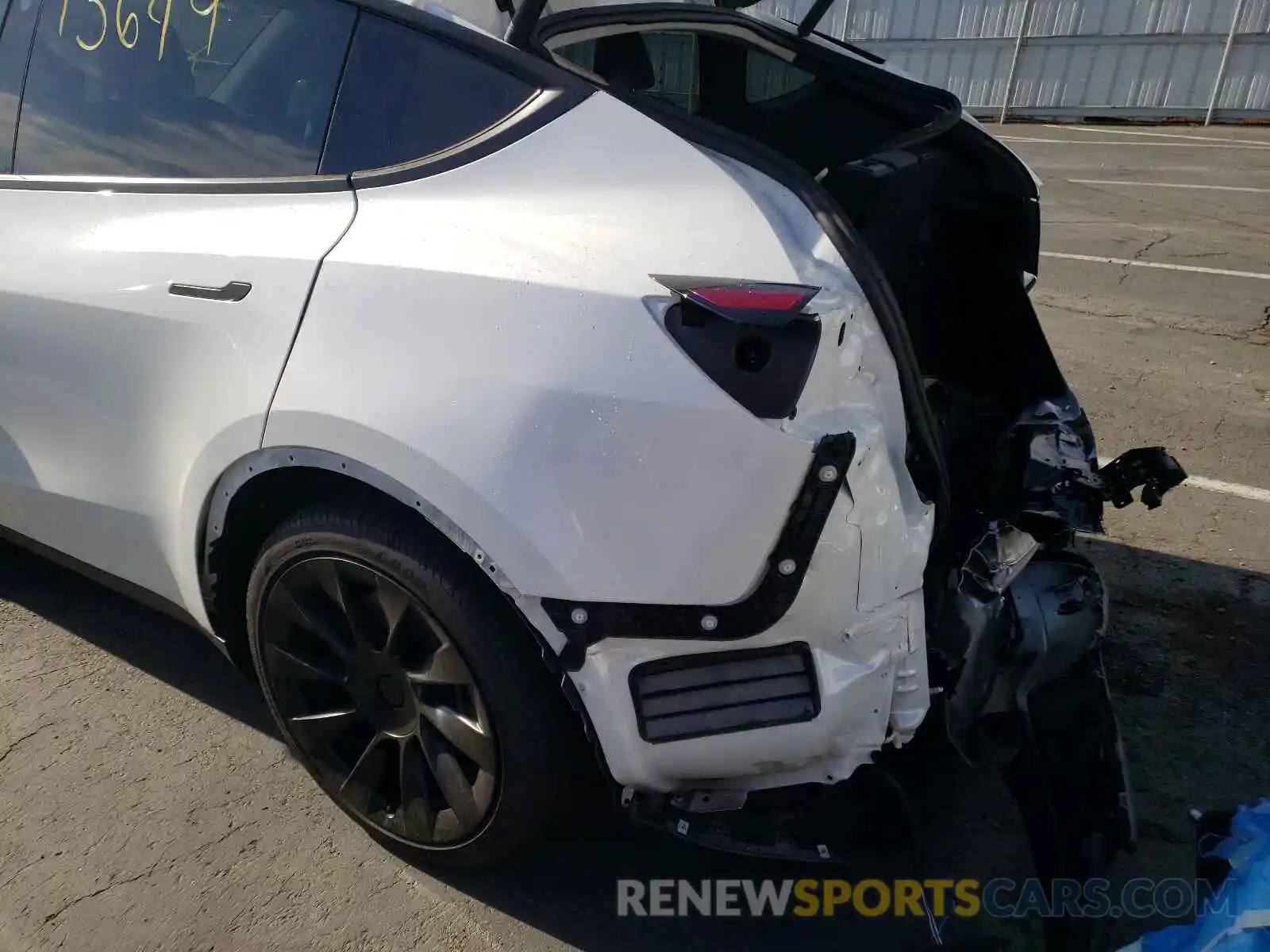 9 Photograph of a damaged car 5YJYGAEE4MF136549 TESLA MODEL Y 2021