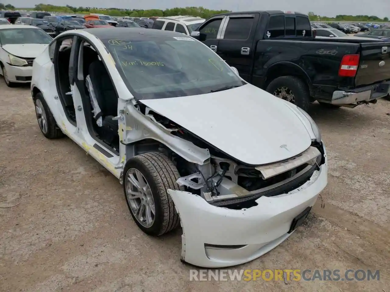 1 Photograph of a damaged car 5YJYGAEE4MF150015 TESLA MODEL Y 2021