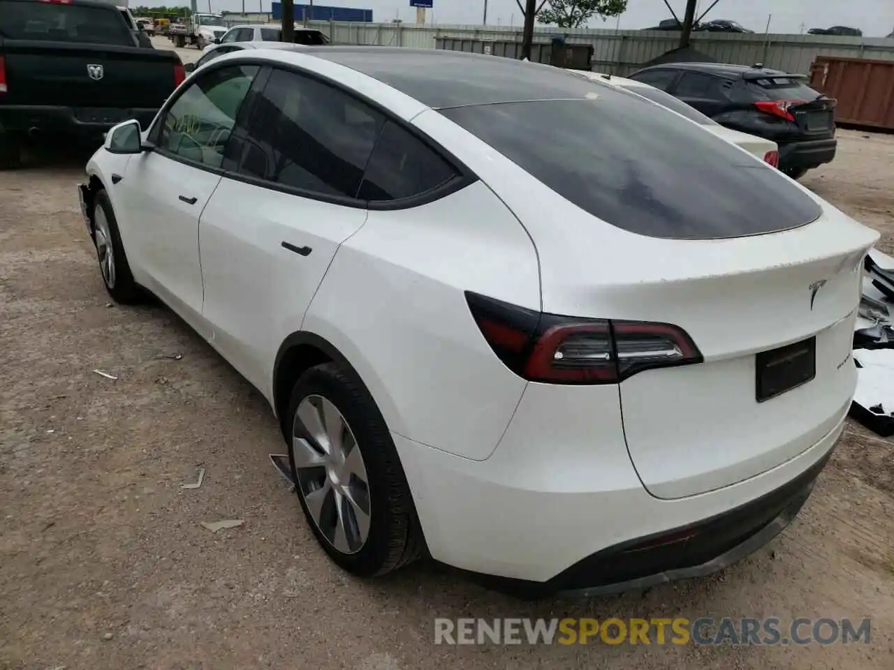 3 Photograph of a damaged car 5YJYGAEE4MF150015 TESLA MODEL Y 2021