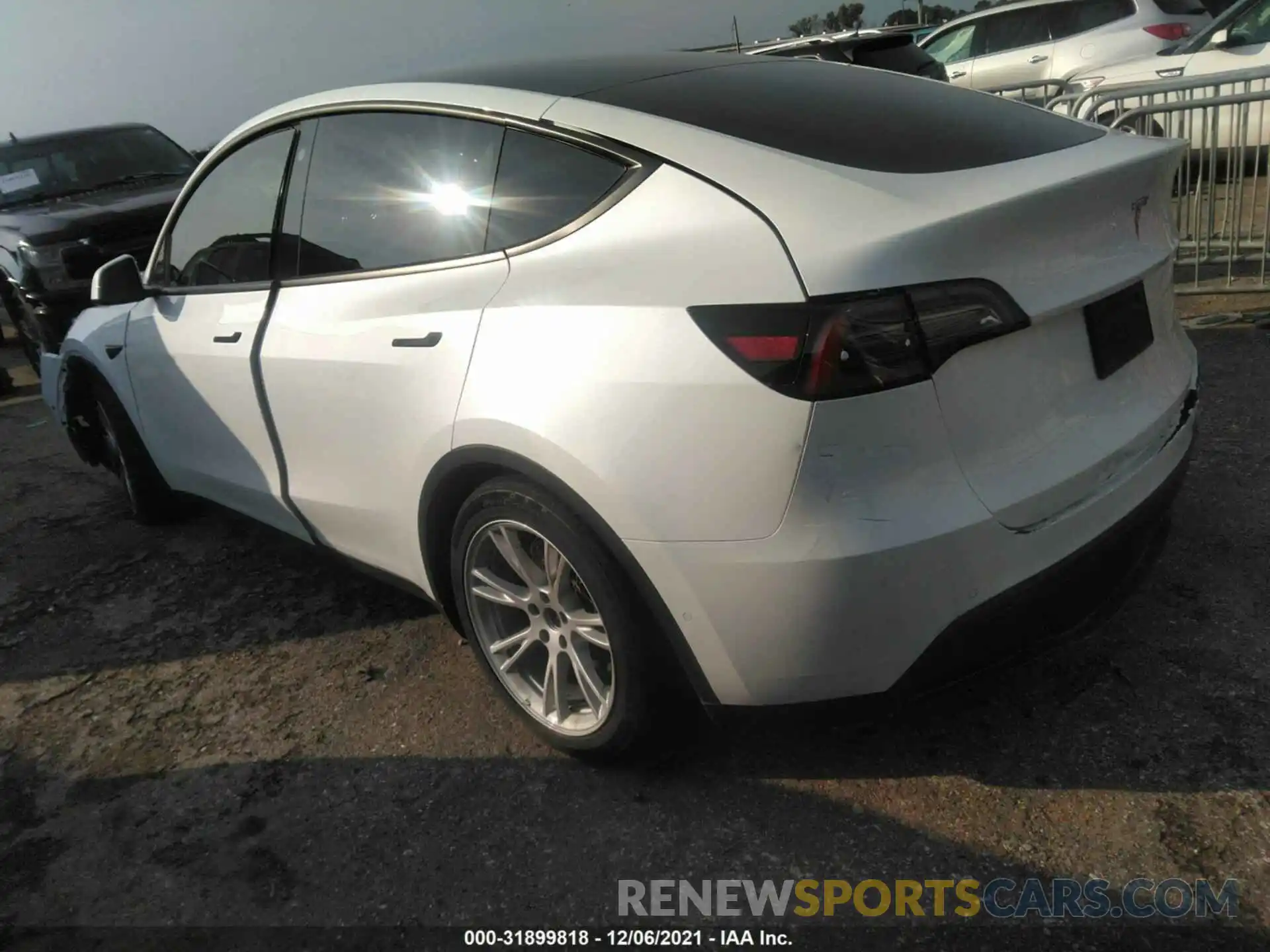 3 Photograph of a damaged car 5YJYGAEE4MF187324 TESLA MODEL Y 2021