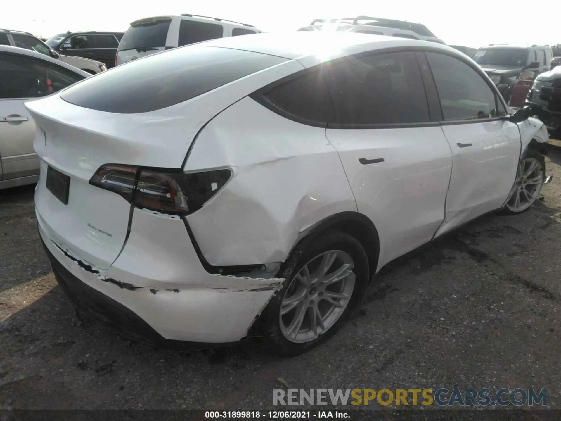 4 Photograph of a damaged car 5YJYGAEE4MF187324 TESLA MODEL Y 2021