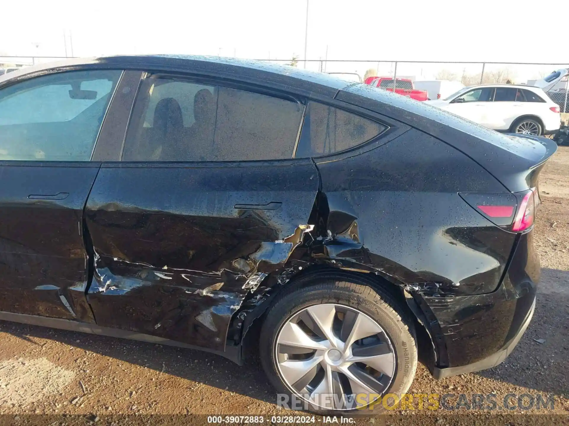 6 Photograph of a damaged car 5YJYGAEE4MF188117 TESLA MODEL Y 2021