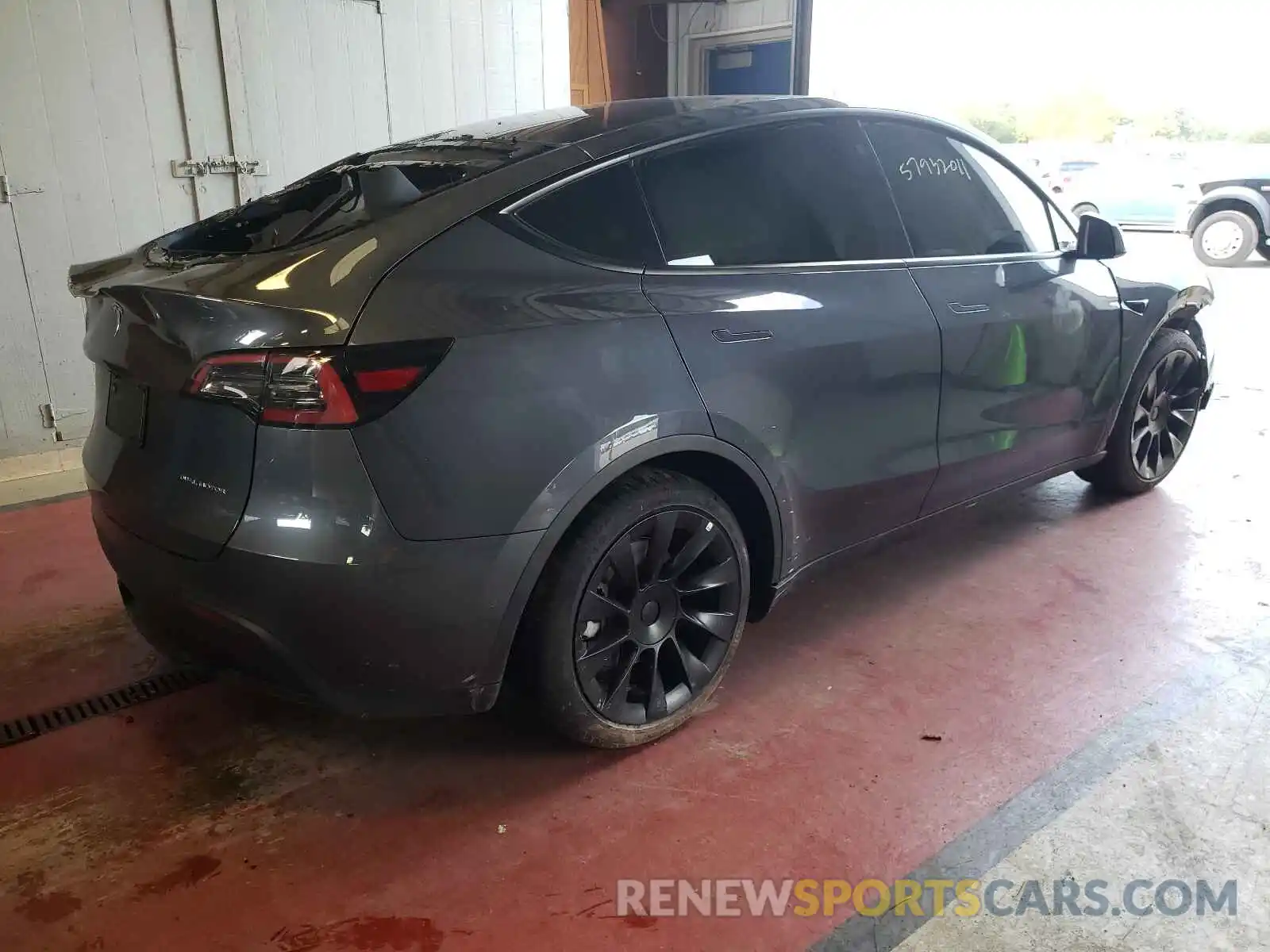 4 Photograph of a damaged car 5YJYGAEE4MF189803 TESLA MODEL Y 2021