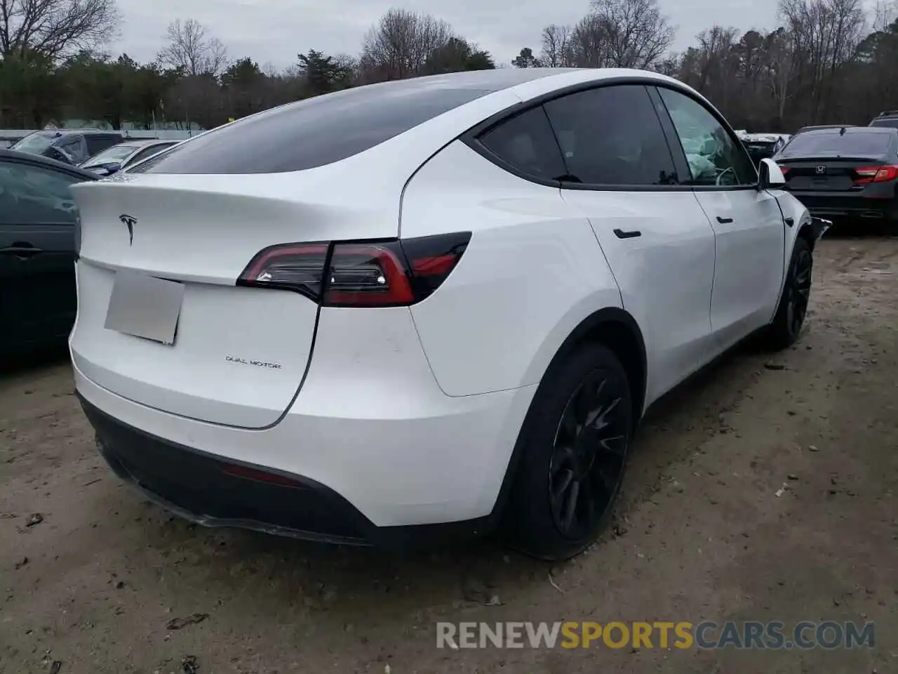 4 Photograph of a damaged car 5YJYGAEE4MF211346 TESLA MODEL Y 2021