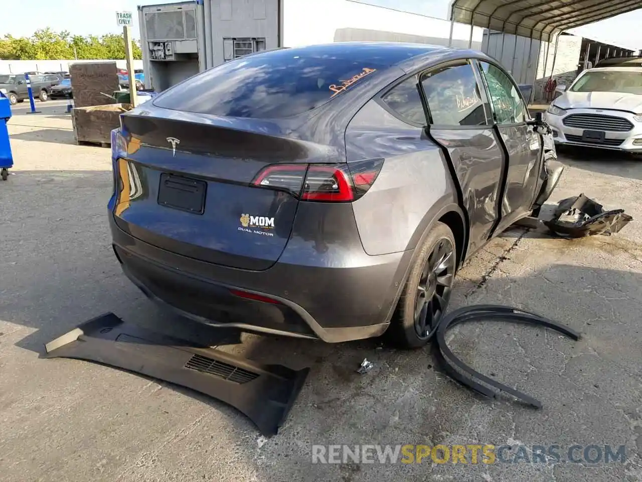 4 Photograph of a damaged car 5YJYGAEE4MF216191 TESLA MODEL Y 2021