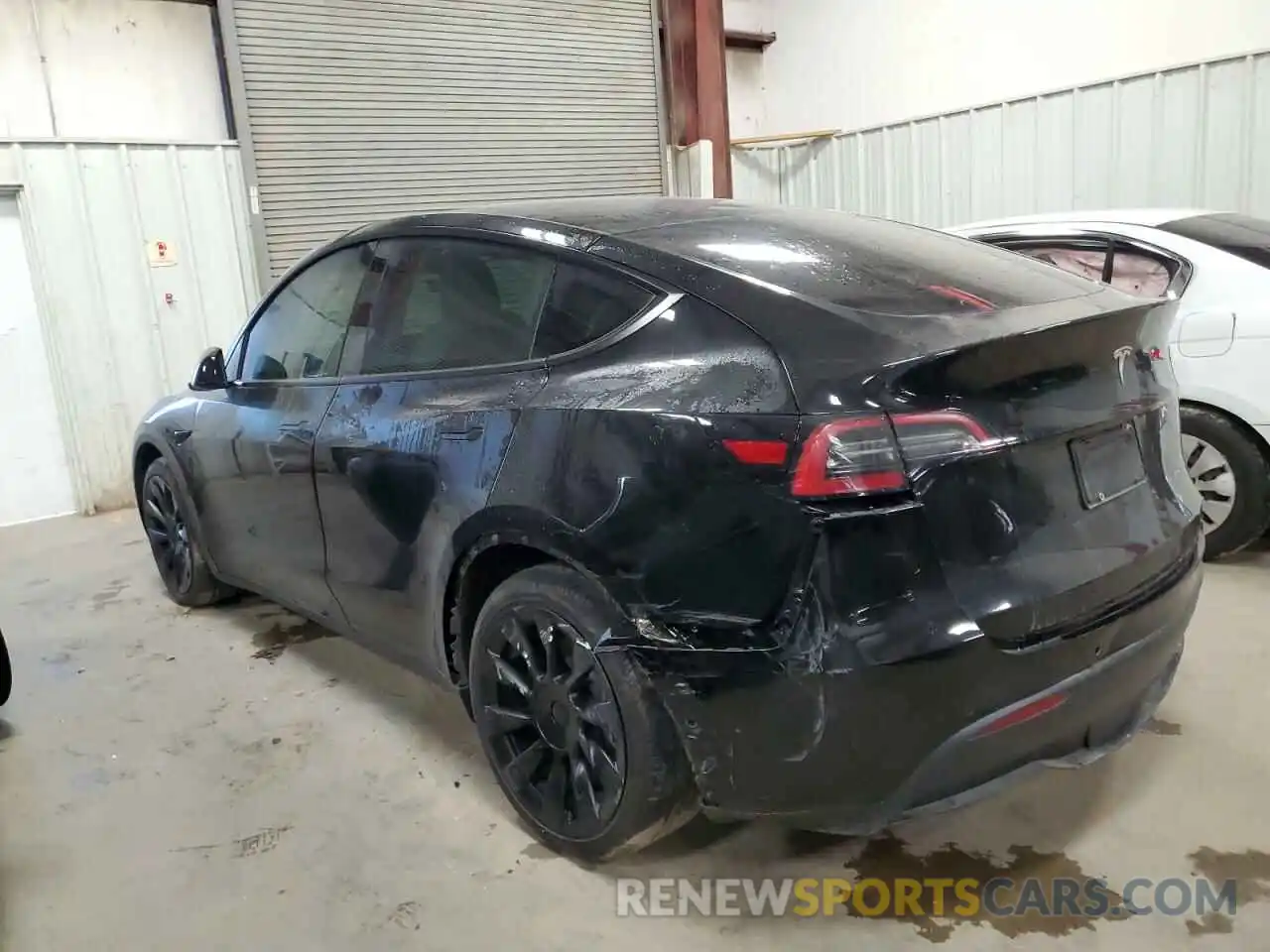 2 Photograph of a damaged car 5YJYGAEE4MF262944 TESLA MODEL Y 2021