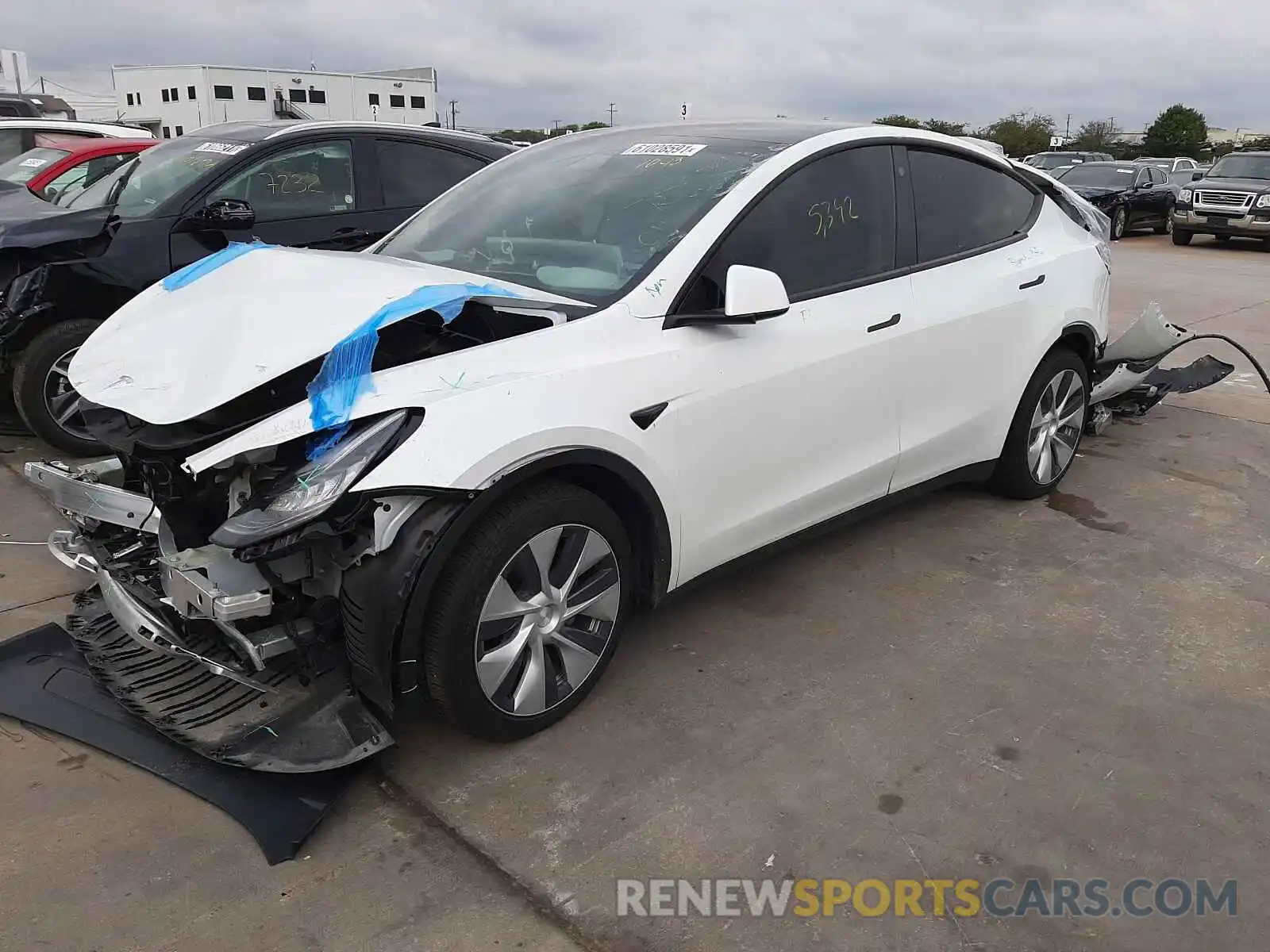 2 Photograph of a damaged car 5YJYGAEE5MF130615 TESLA MODEL Y 2021