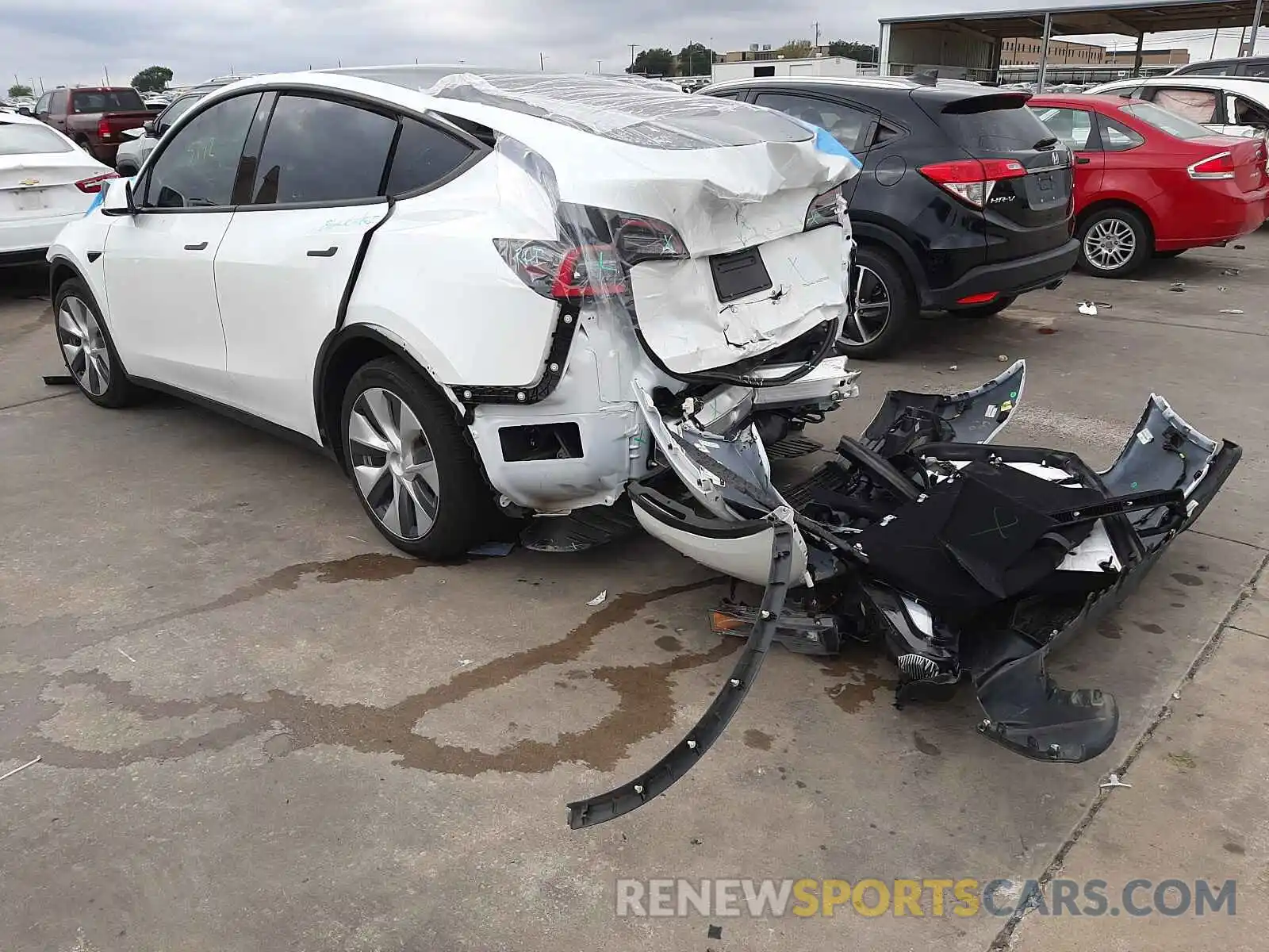 3 Photograph of a damaged car 5YJYGAEE5MF130615 TESLA MODEL Y 2021