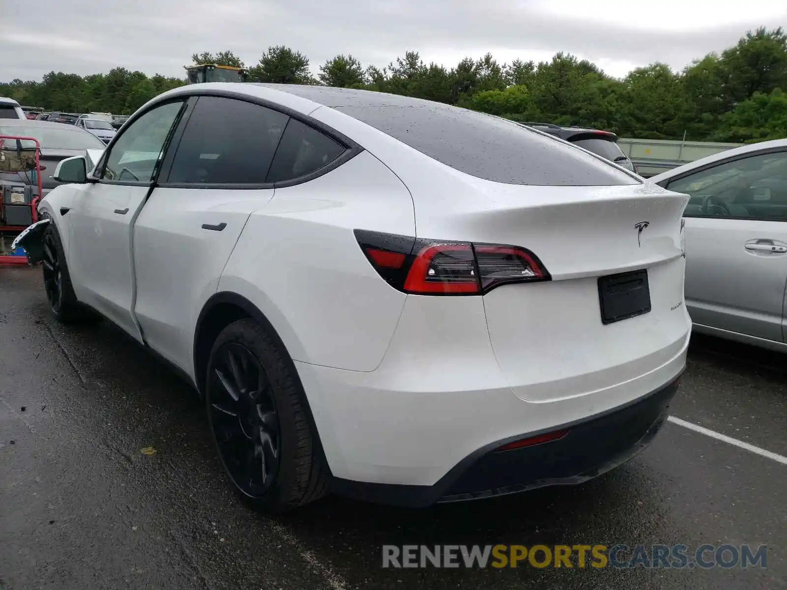 3 Photograph of a damaged car 5YJYGAEE5MF136723 TESLA MODEL Y 2021