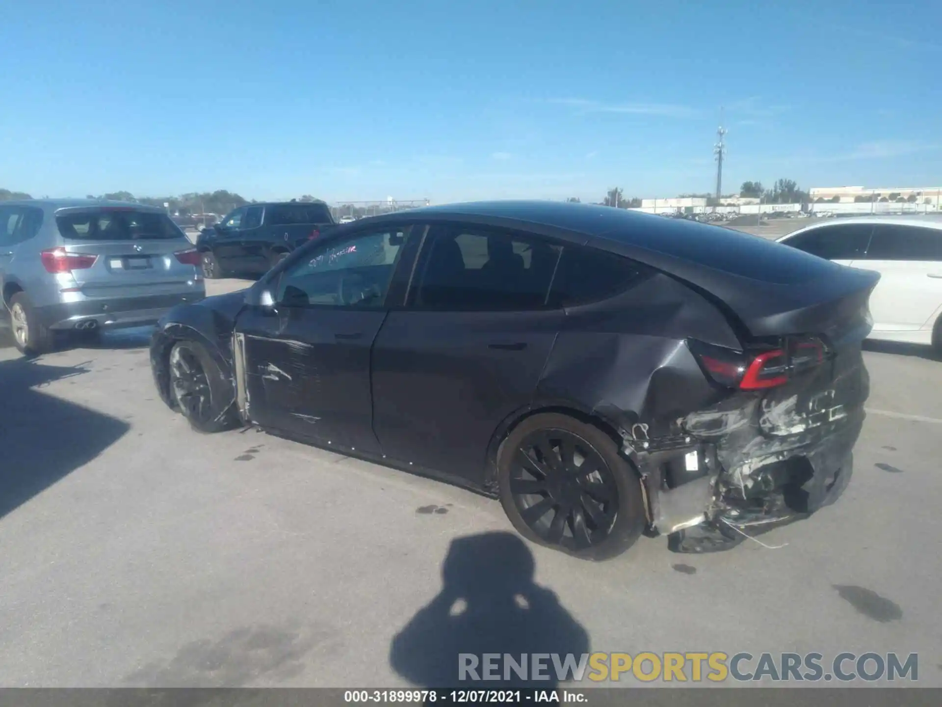 3 Photograph of a damaged car 5YJYGAEE5MF183718 TESLA MODEL Y 2021