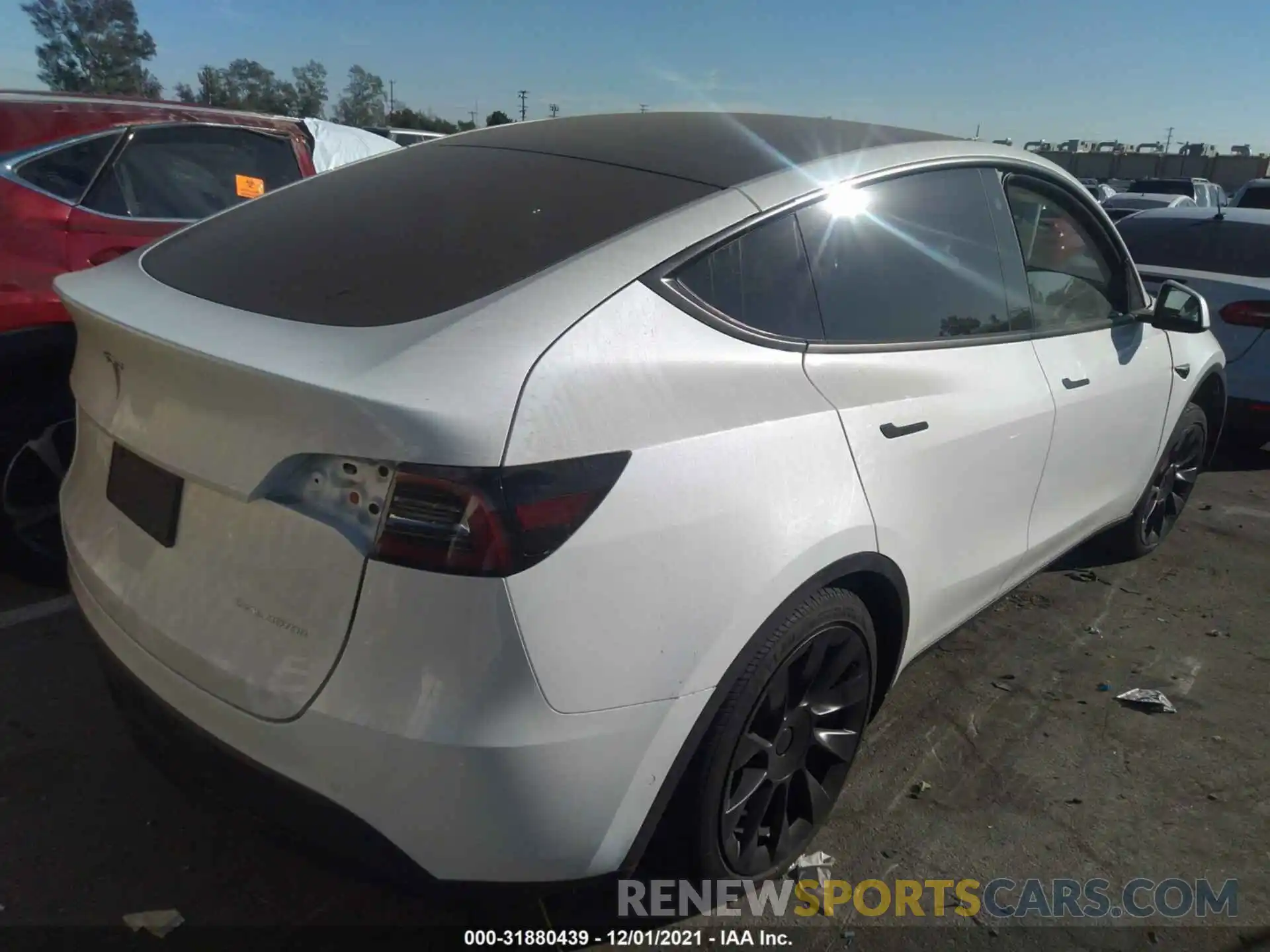 4 Photograph of a damaged car 5YJYGAEE5MF195514 TESLA MODEL Y 2021