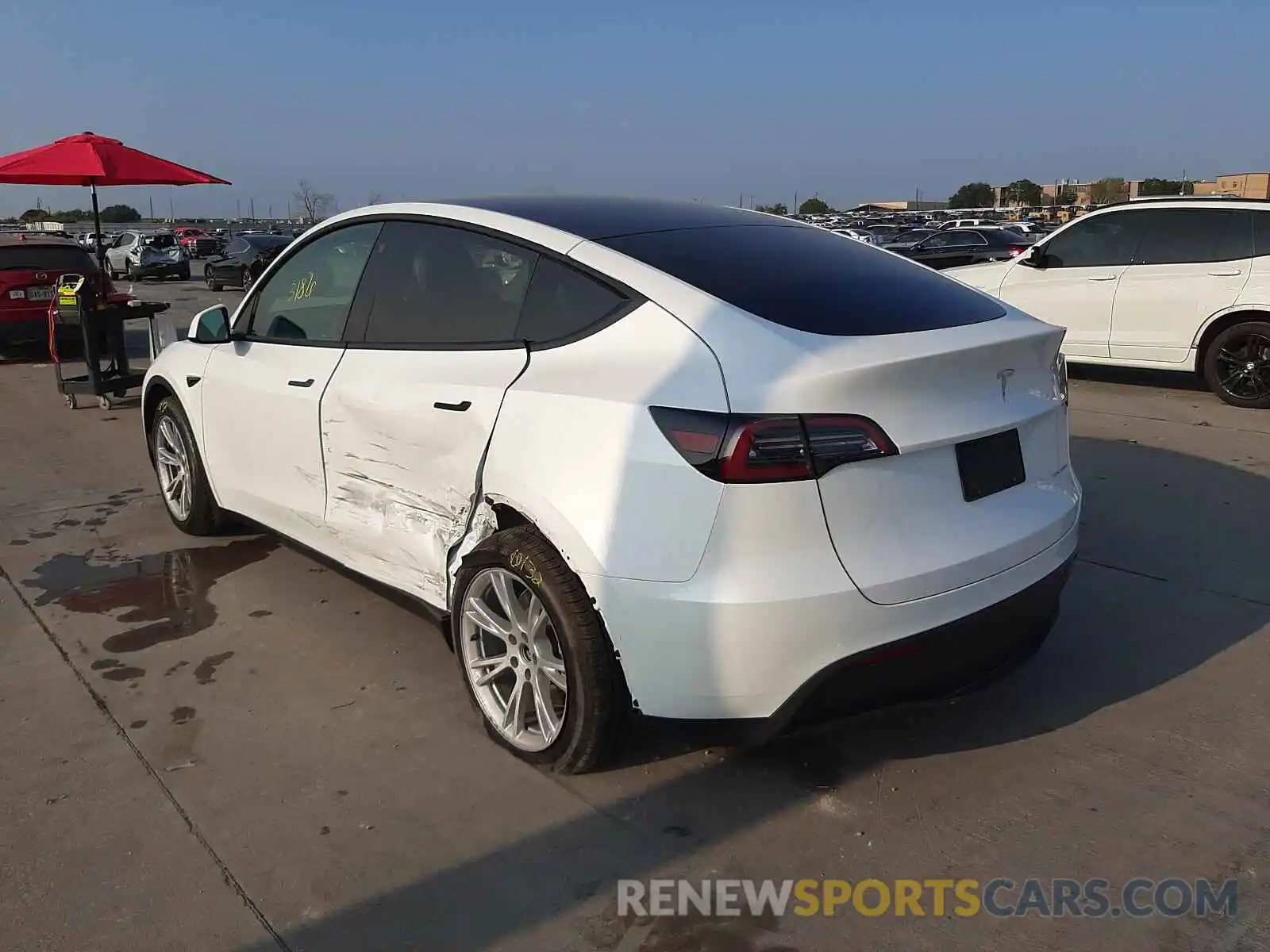 3 Photograph of a damaged car 5YJYGAEE5MF211503 TESLA MODEL Y 2021