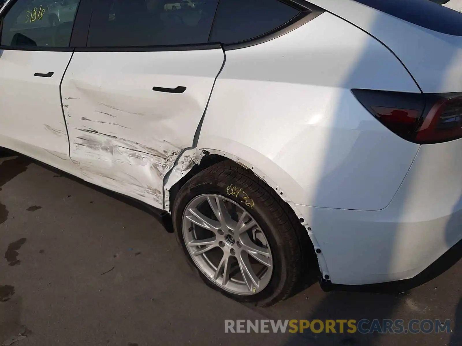 9 Photograph of a damaged car 5YJYGAEE5MF211503 TESLA MODEL Y 2021