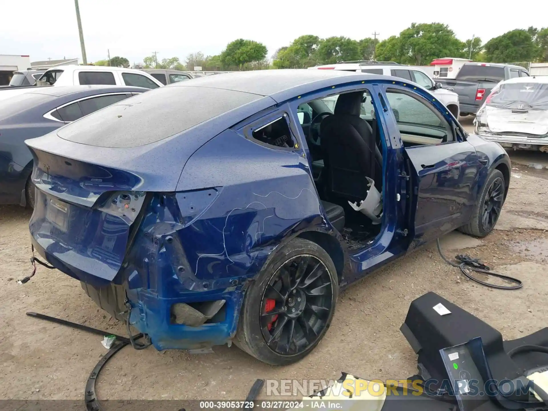 4 Photograph of a damaged car 5YJYGAEE5MF211551 TESLA MODEL Y 2021