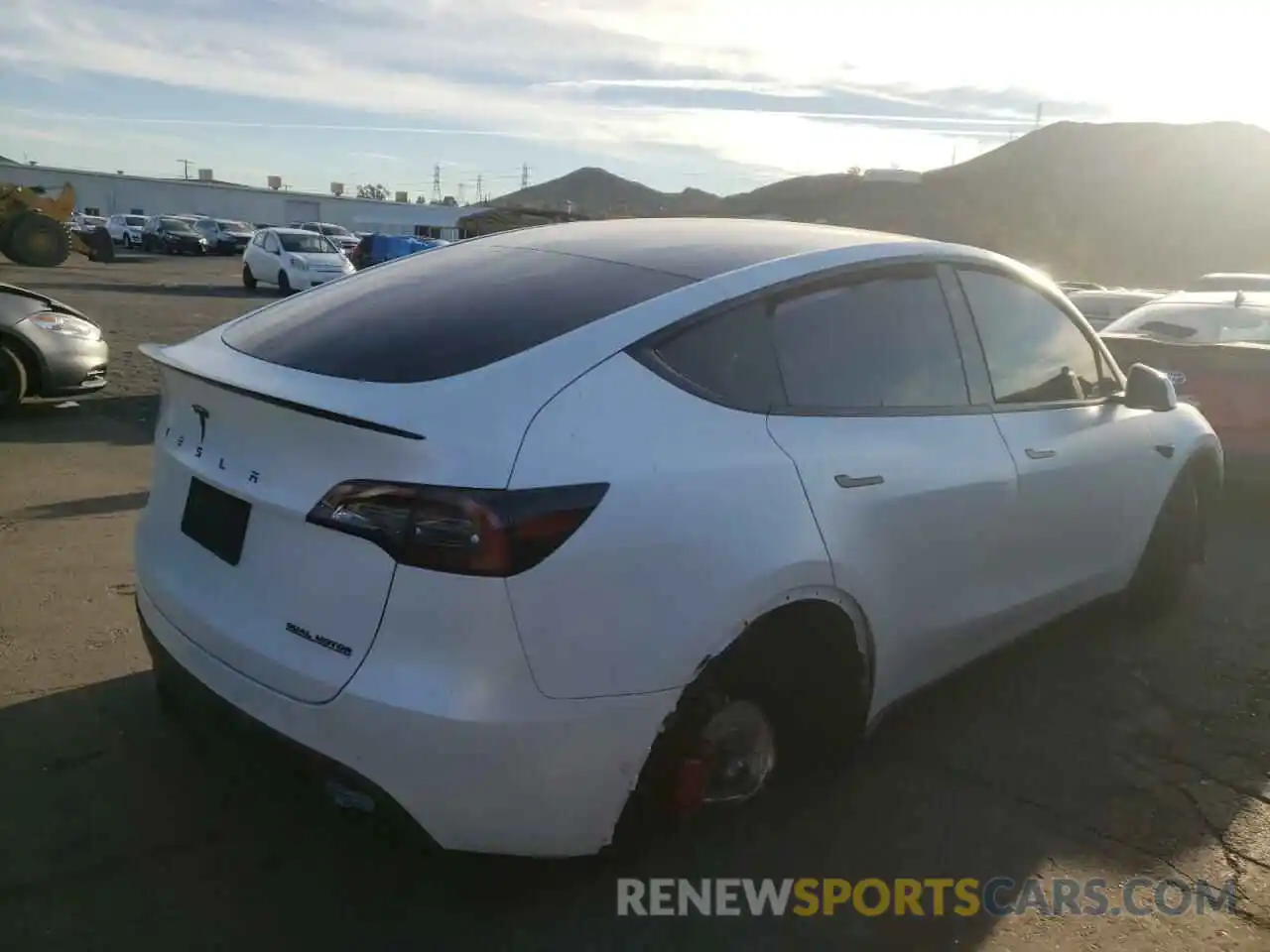 4 Photograph of a damaged car 5YJYGAEE5MF247238 TESLA MODEL Y 2021