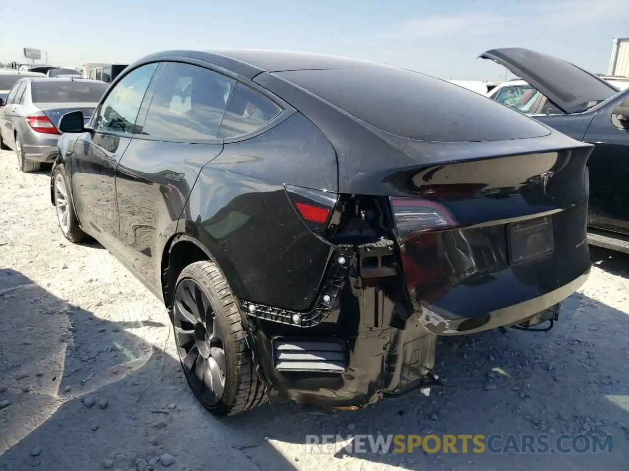 3 Photograph of a damaged car 5YJYGAEE5MF284631 TESLA MODEL Y 2021