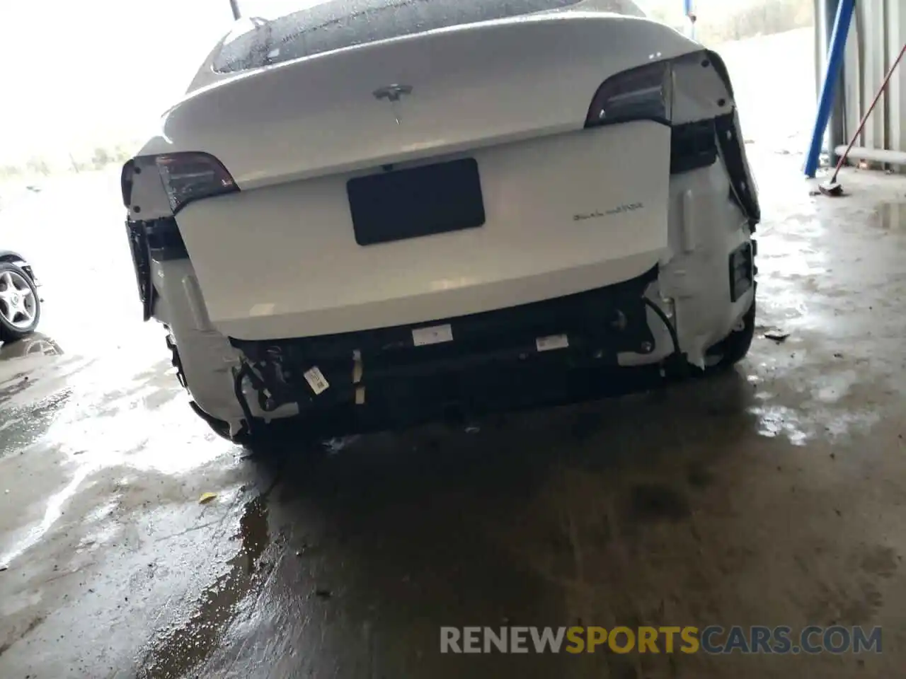 10 Photograph of a damaged car 5YJYGAEE5MF296441 TESLA MODEL Y 2021