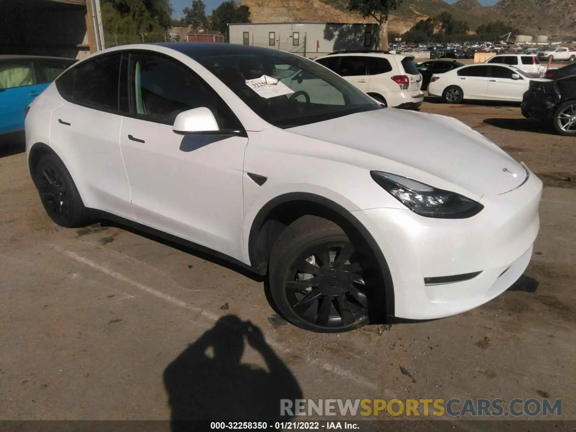 1 Photograph of a damaged car 5YJYGAEE5MF304652 TESLA MODEL Y 2021