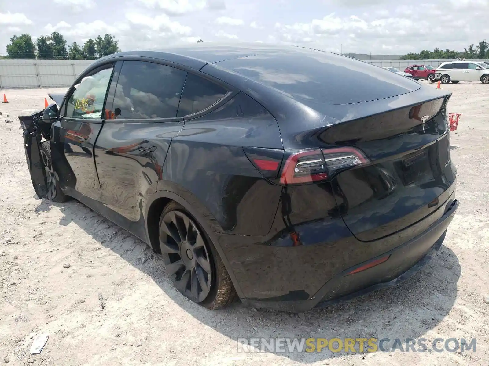 3 Photograph of a damaged car 5YJYGAEE6MF144314 TESLA MODEL Y 2021