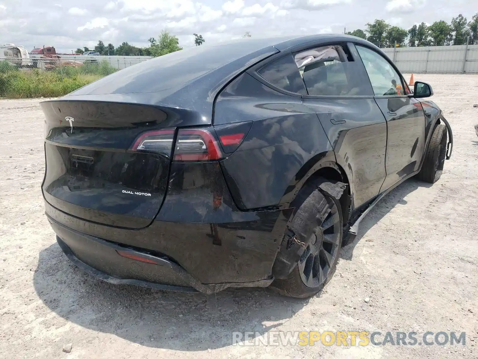 4 Photograph of a damaged car 5YJYGAEE6MF144314 TESLA MODEL Y 2021