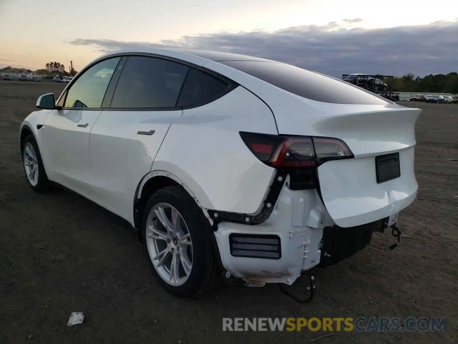 3 Photograph of a damaged car 5YJYGAEE6MF146290 TESLA MODEL Y 2021