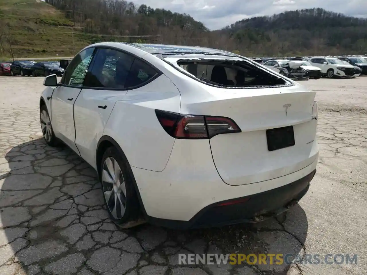 3 Photograph of a damaged car 5YJYGAEE6MF146841 TESLA MODEL Y 2021