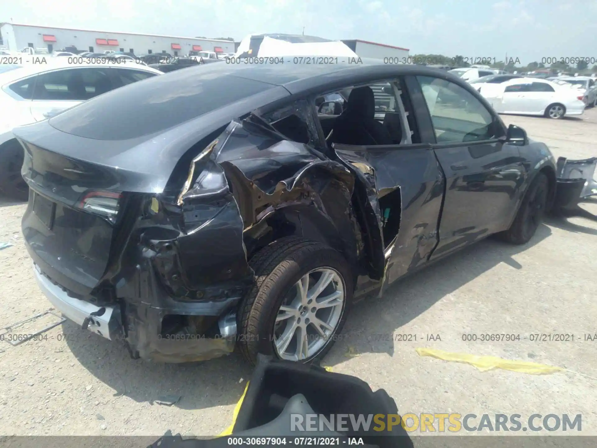 4 Photograph of a damaged car 5YJYGAEE6MF180620 TESLA MODEL Y 2021