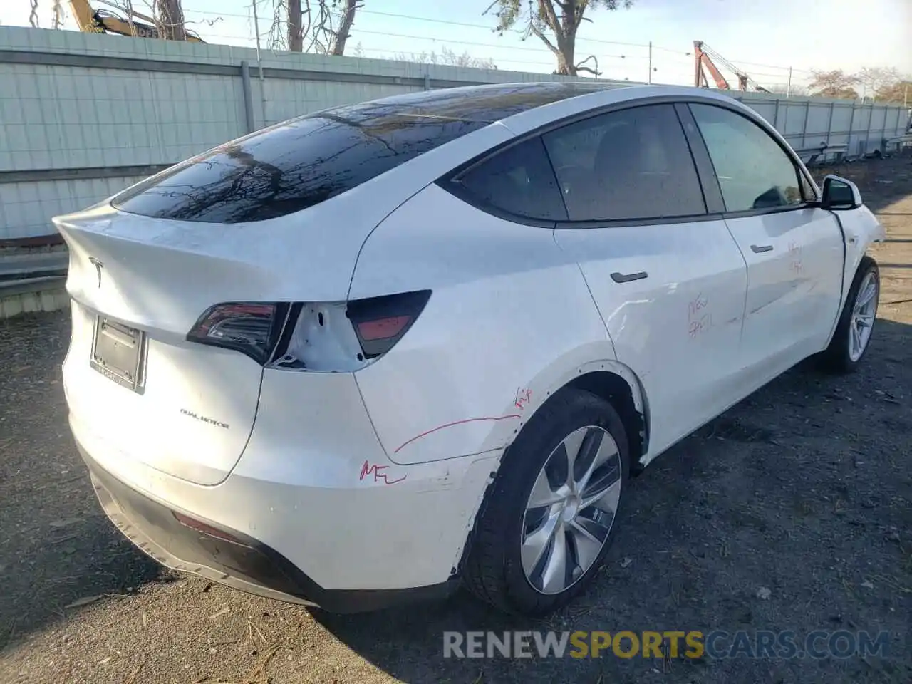 4 Фотография поврежденного автомобиля 5YJYGAEE6MF185977 TESLA MODEL Y 2021