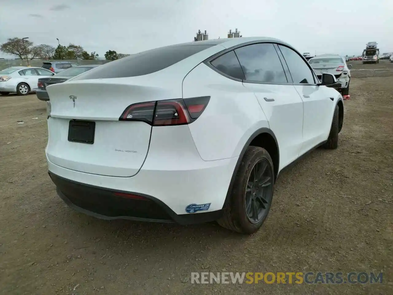 4 Photograph of a damaged car 5YJYGAEE6MF200638 TESLA MODEL Y 2021