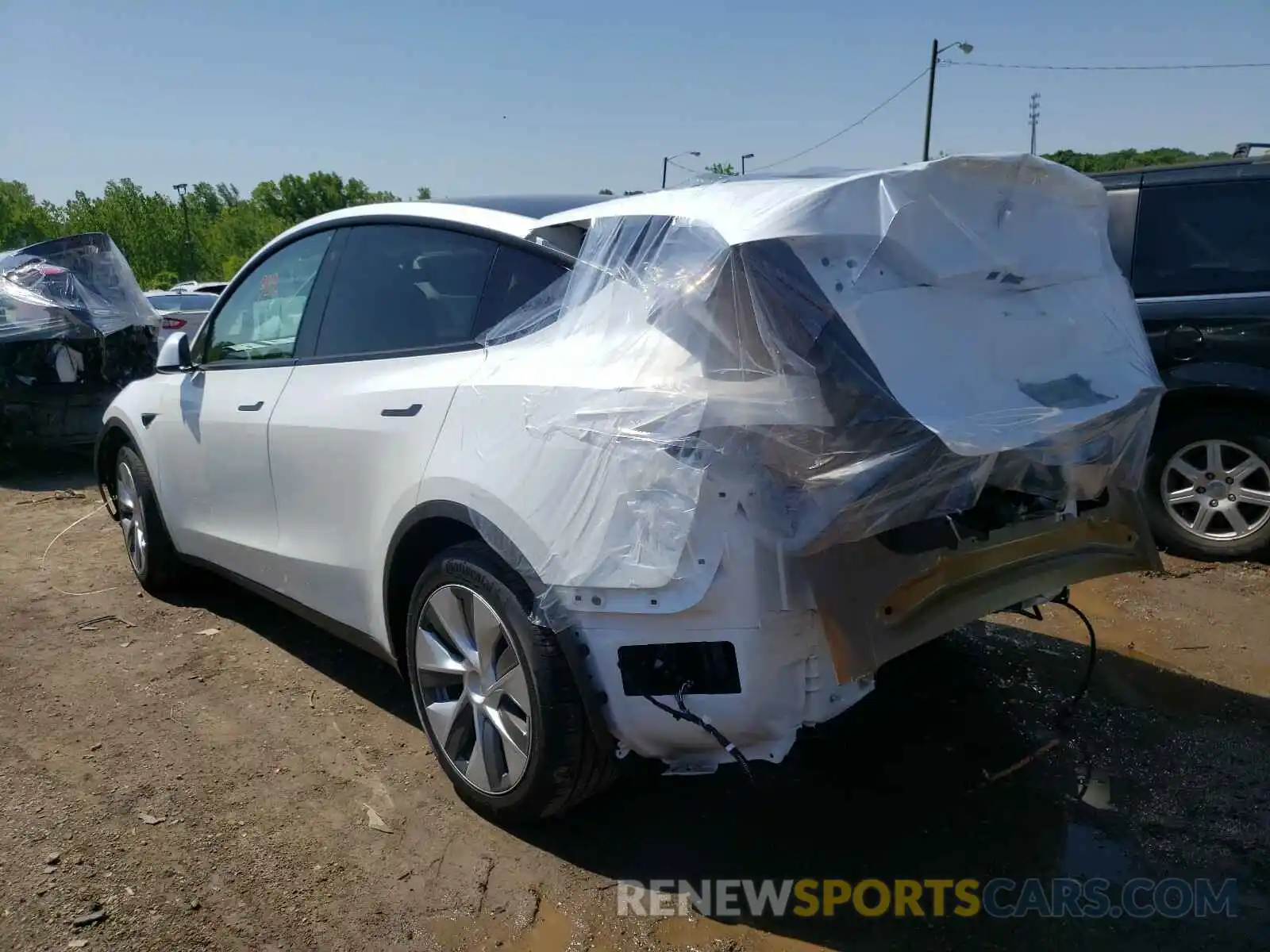 3 Photograph of a damaged car 5YJYGAEE7MF136867 TESLA MODEL Y 2021