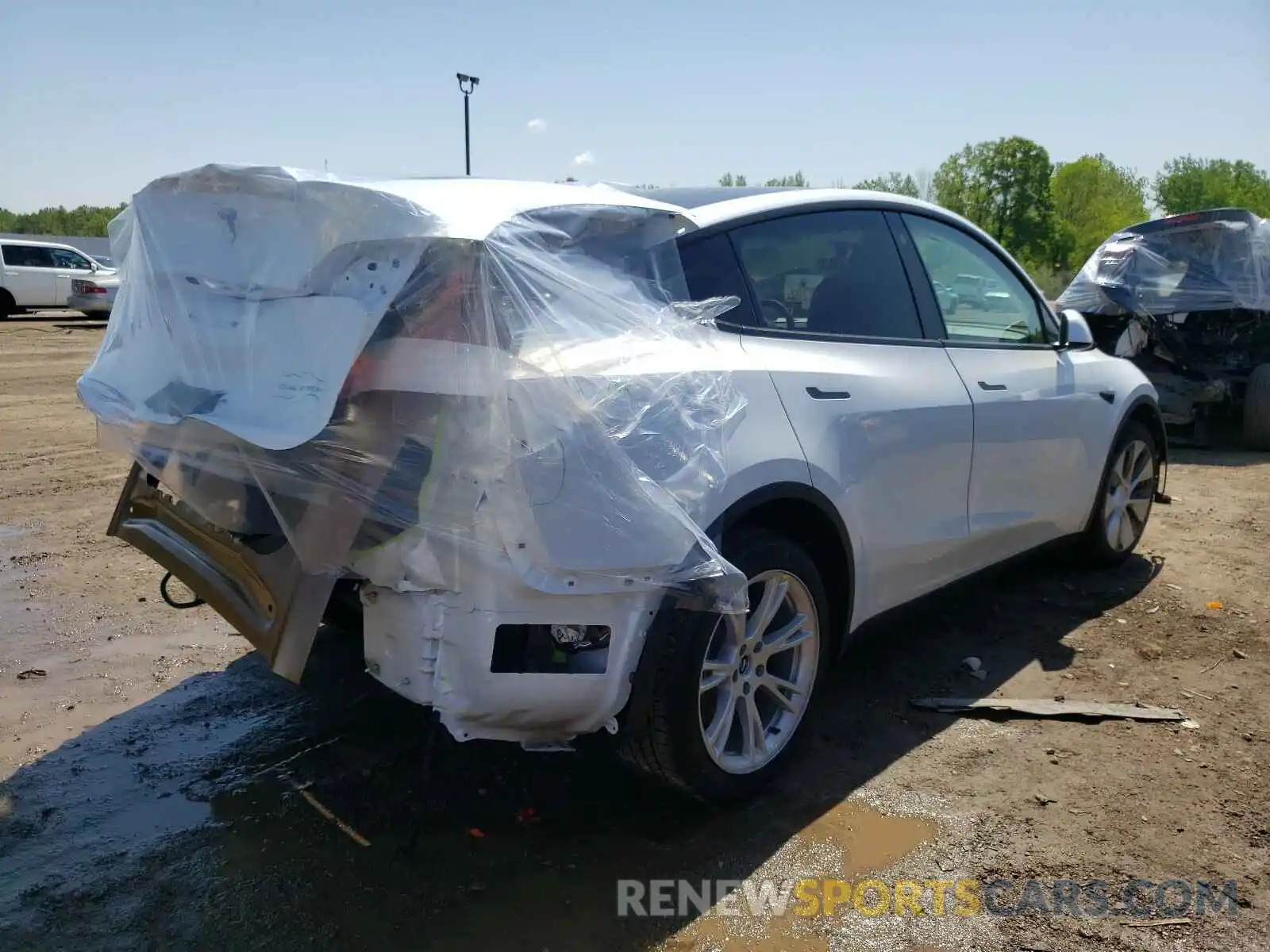 4 Photograph of a damaged car 5YJYGAEE7MF136867 TESLA MODEL Y 2021