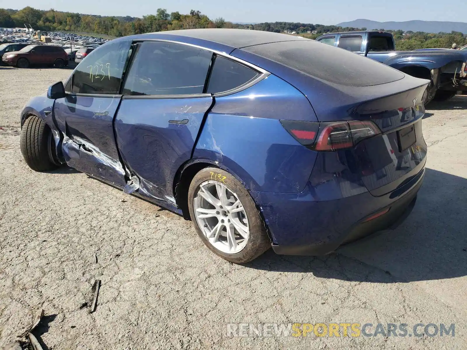 3 Photograph of a damaged car 5YJYGAEE7MF200907 TESLA MODEL Y 2021