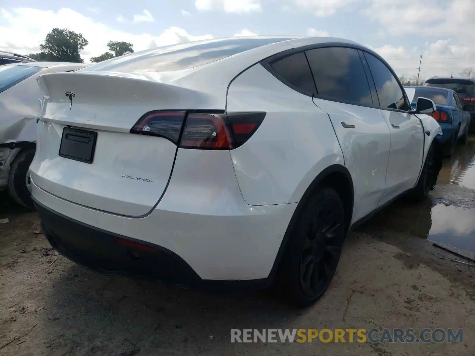 4 Photograph of a damaged car 5YJYGAEE7MF207663 TESLA MODEL Y 2021