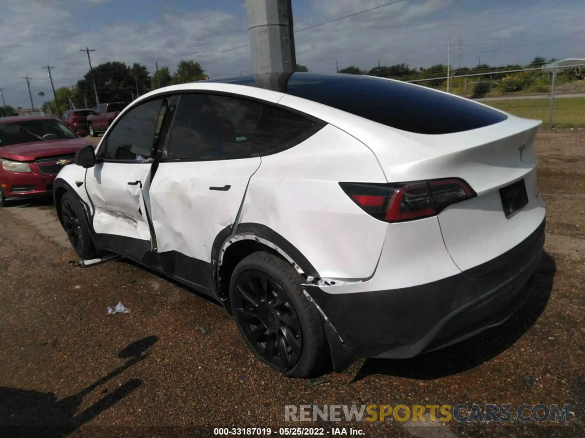 3 Photograph of a damaged car 5YJYGAEE7MF228237 TESLA MODEL Y 2021