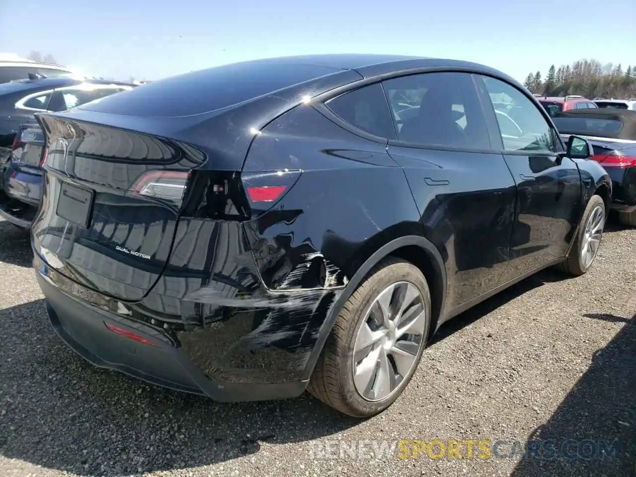 4 Photograph of a damaged car 5YJYGAEE8MF112612 TESLA MODEL Y 2021