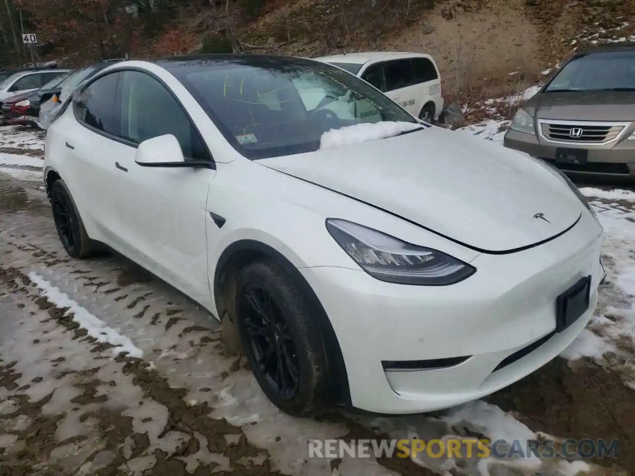 1 Photograph of a damaged car 5YJYGAEE8MF146498 TESLA MODEL Y 2021