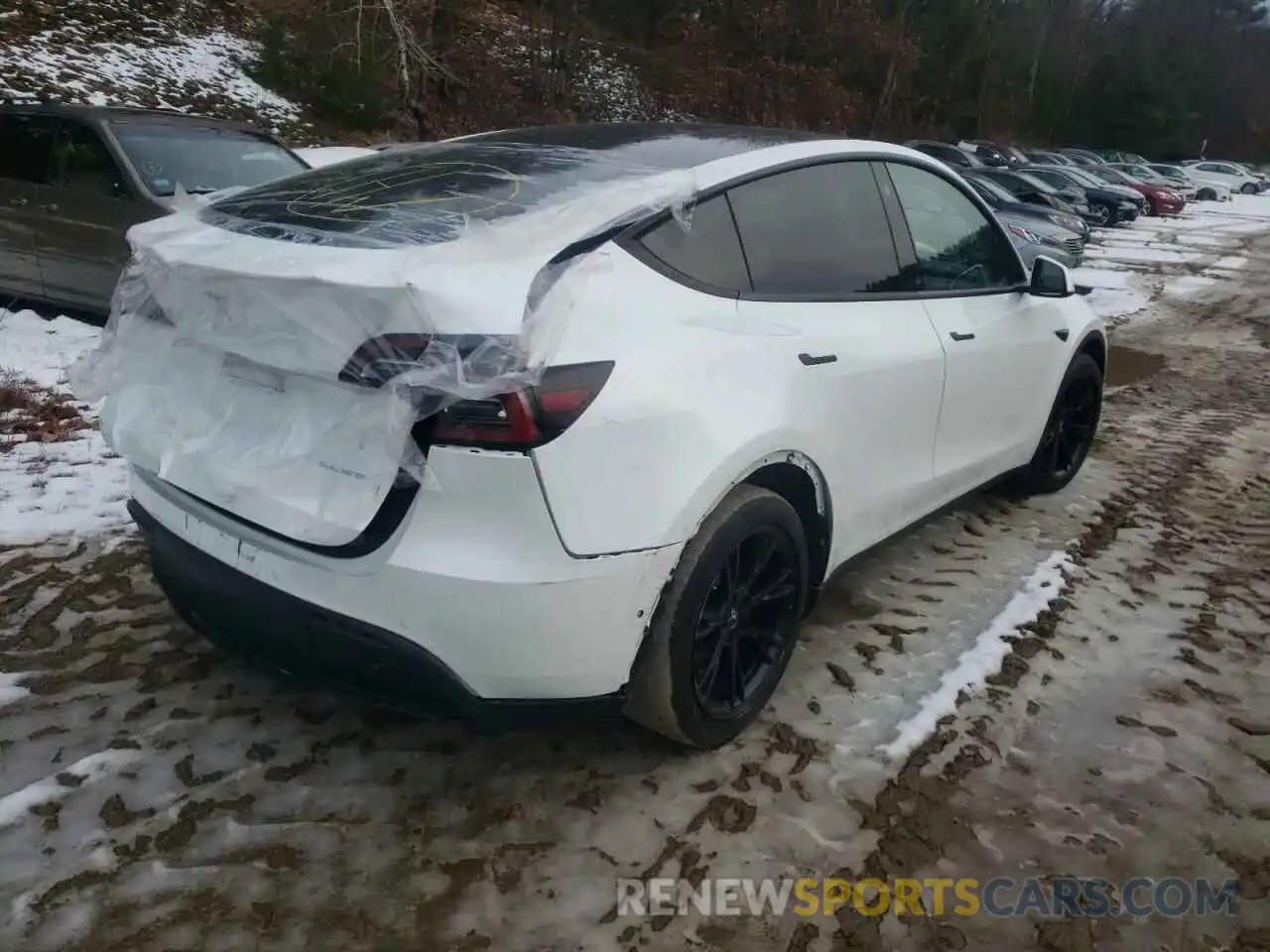 4 Photograph of a damaged car 5YJYGAEE8MF146498 TESLA MODEL Y 2021