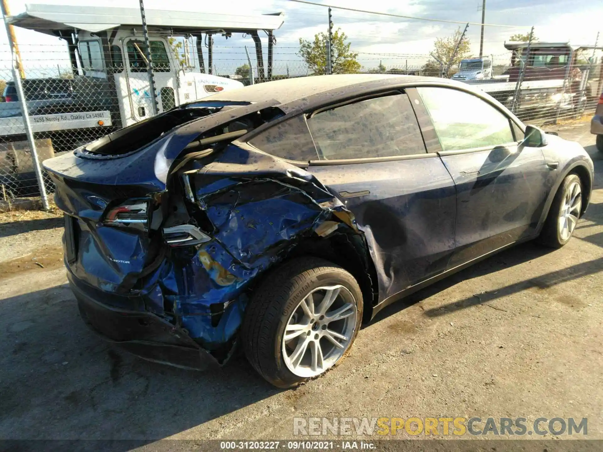 4 Photograph of a damaged car 5YJYGAEE8MF152205 TESLA MODEL Y 2021