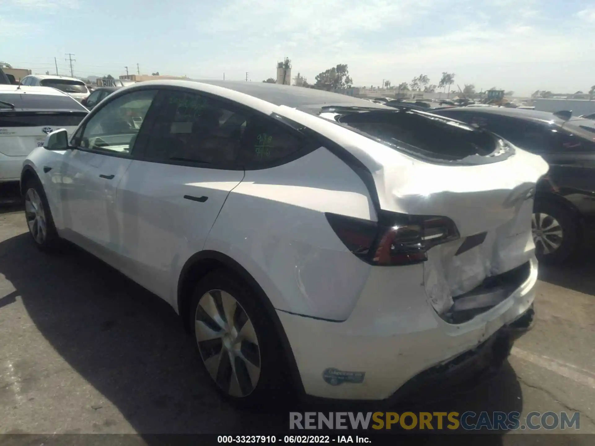 3 Photograph of a damaged car 5YJYGAEE8MF153905 TESLA MODEL Y 2021