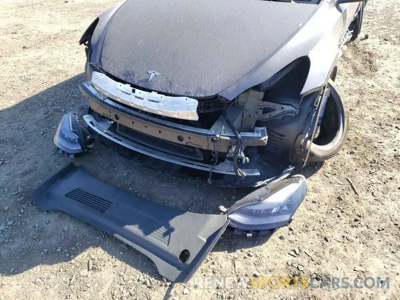 10 Photograph of a damaged car 5YJYGAEE8MF217585 TESLA MODEL Y 2021