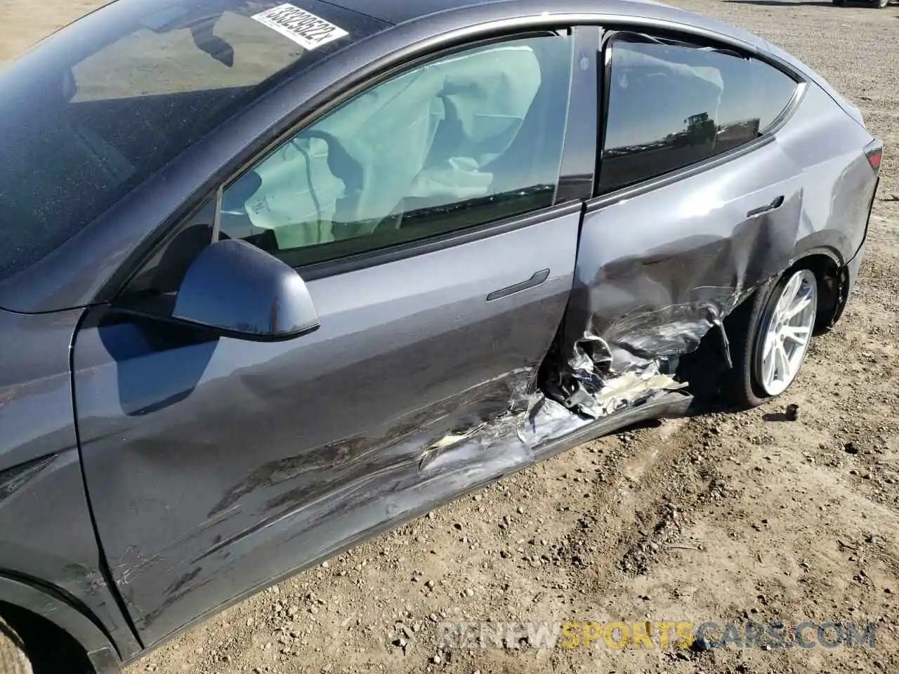 9 Photograph of a damaged car 5YJYGAEE8MF217585 TESLA MODEL Y 2021