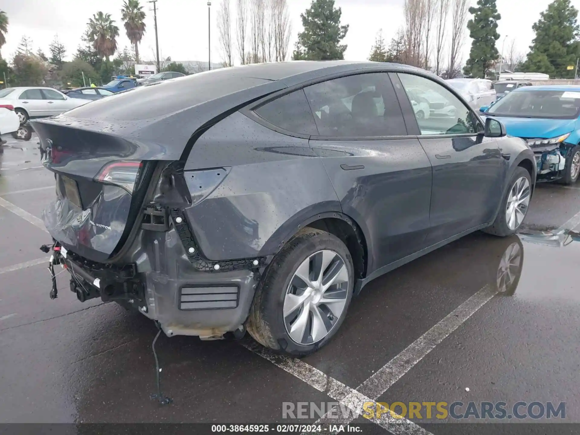 4 Photograph of a damaged car 5YJYGAEE8MF276524 TESLA MODEL Y 2021