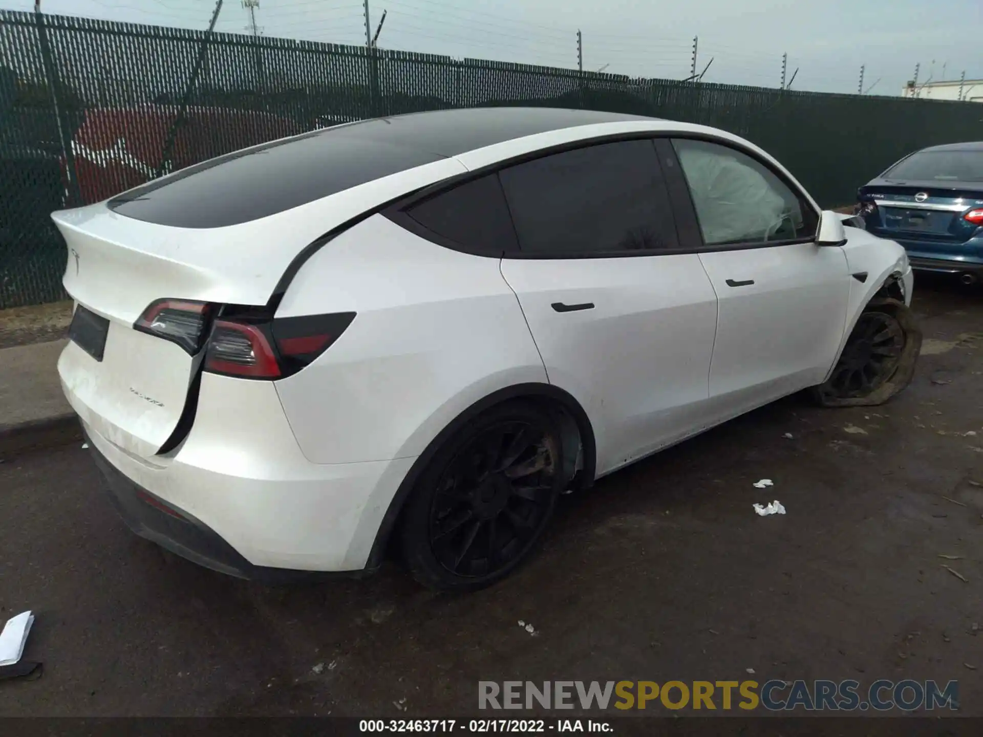 4 Photograph of a damaged car 5YJYGAEE9MF112134 TESLA MODEL Y 2021