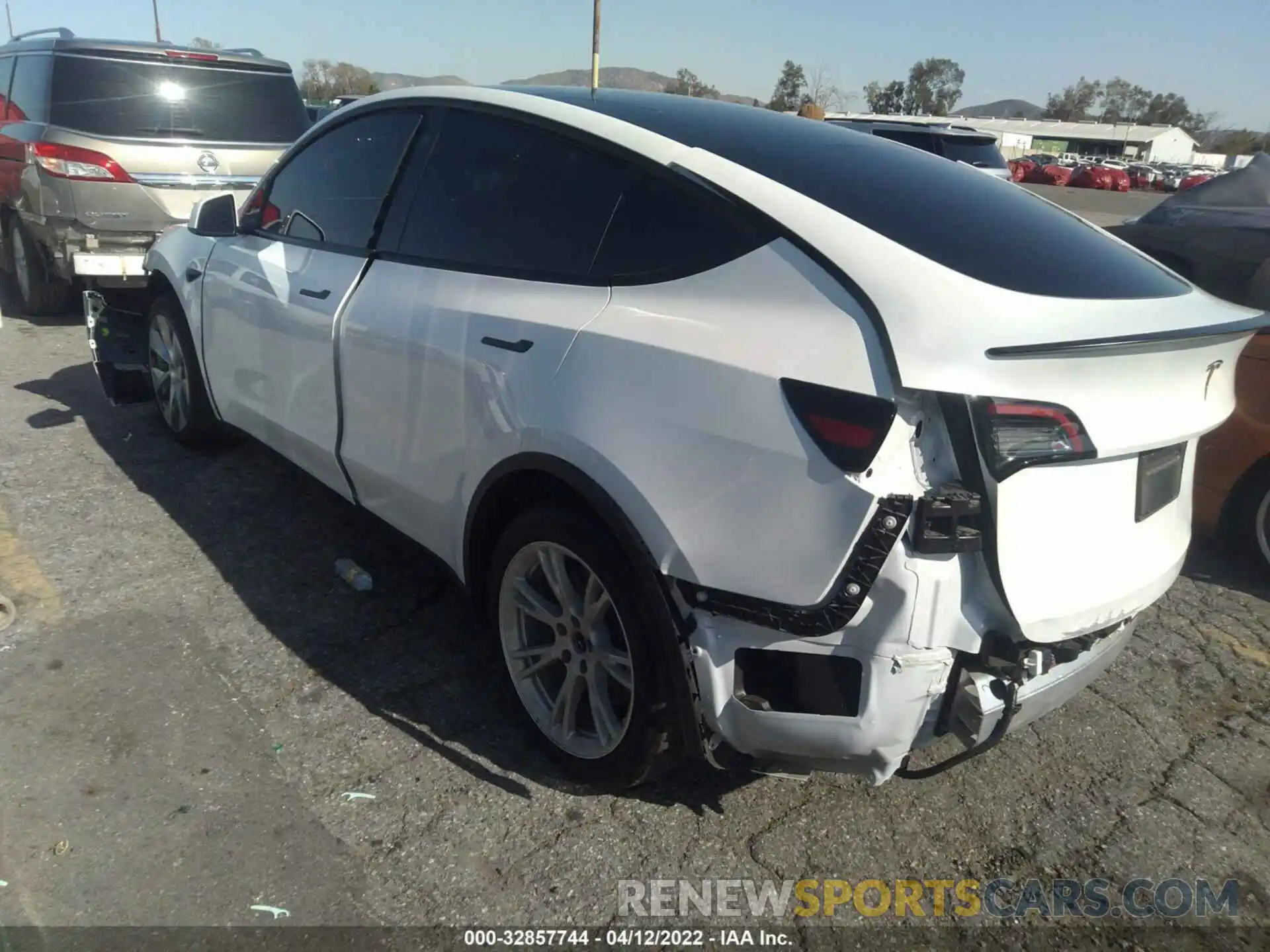 3 Photograph of a damaged car 5YJYGAEE9MF113297 TESLA MODEL Y 2021